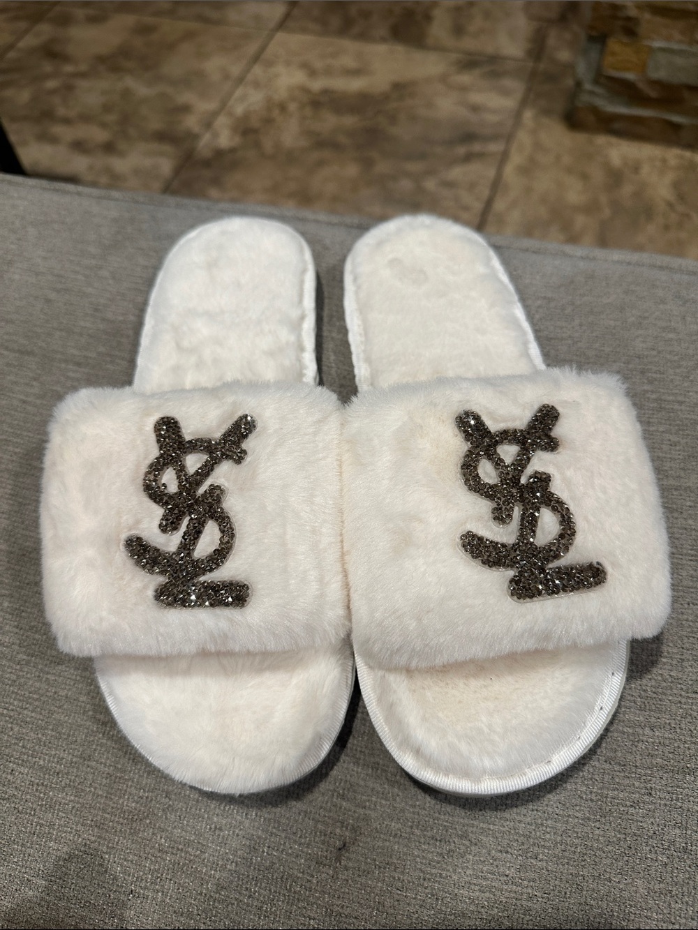 Whie Faux Fur Slide Slippers with Sparkle Logo size 6-7 US